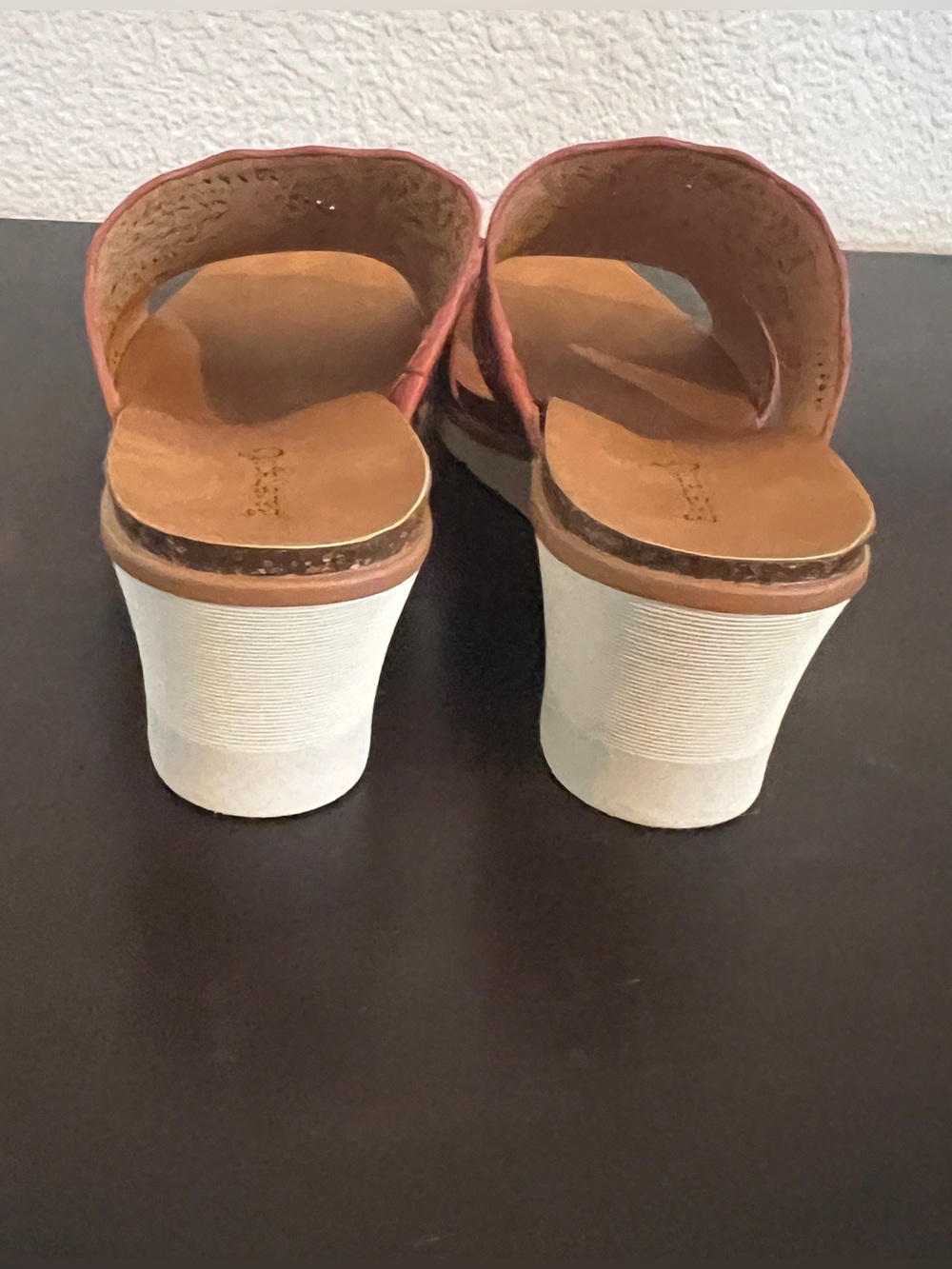 Baretraps Comfort Slide Sandals Women’s 7.5 Coral Pink Laser Cut Floral Comfort - Picture 5 of 7